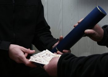 OBRAZOVANJE NA PRODAJU: Diplome za srednje i visoko obrazovanje kupuju se po cijeni od 3 do 18 hiljada maraka!