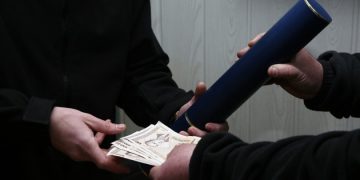 OBRAZOVANJE NA PRODAJU: Diplome za srednje i visoko obrazovanje kupuju se po cijeni od 3 do 18 hiljada maraka!