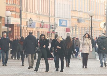 ZAŠTO SE FUNKCIONERI NE PLAŠE NARODA Političari lako obećavaju, a građani brzo zaboravljaju
