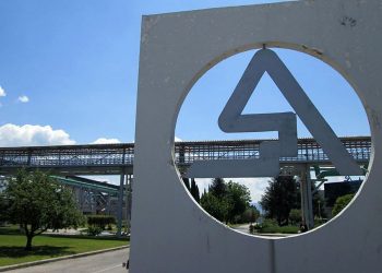 STRANAČKI KADROVI IZNAD SVEGA: Električnu energiju naplaćuju od svih, a dug opraštaju Aluminiju