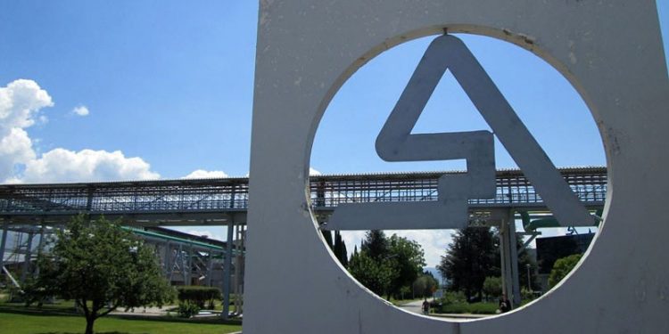 STRANAČKI KADROVI IZNAD SVEGA: Električnu energiju naplaćuju od svih, a dug opraštaju Aluminiju