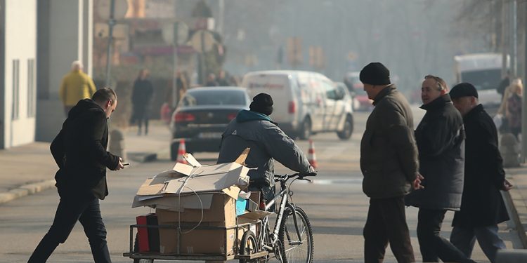 RADNICI GLADUJU, MOĆNICI CARUJU Kako je BiH postala socijalno BURE BARUTA