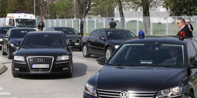 NAJDRAŽI DODIKOV DILER OPREMA I MUP RS : Lukač naručio limuzine vrijedne 160 hiljada KM!