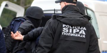 UHAPŠEN I ROĐAK NIKOLE ŠPIRIĆA Carinici uzeli na stotine hiljada KM, a novac dijelili i sa šefovima smjene