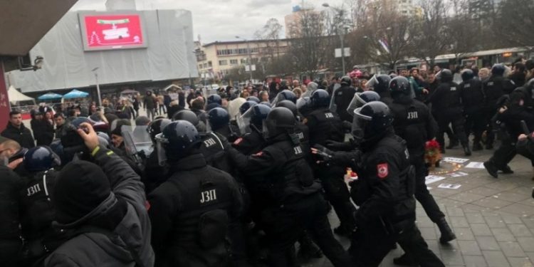 NISKE PLATE I OTEŽANI USLOVI RADA: Neplaćeno odsustvo zatražilo 800 pripadnika MUP RS