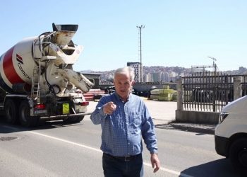 PREDSJEDNIK SDA NOVI GRAD (VIDEO): Huso Ćesir fizički nasrnuo na fotografa Žurnala!